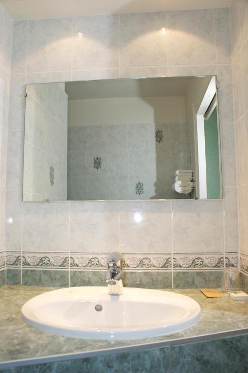Hotel Le Lyon Bron Zewnętrze zdjęcie