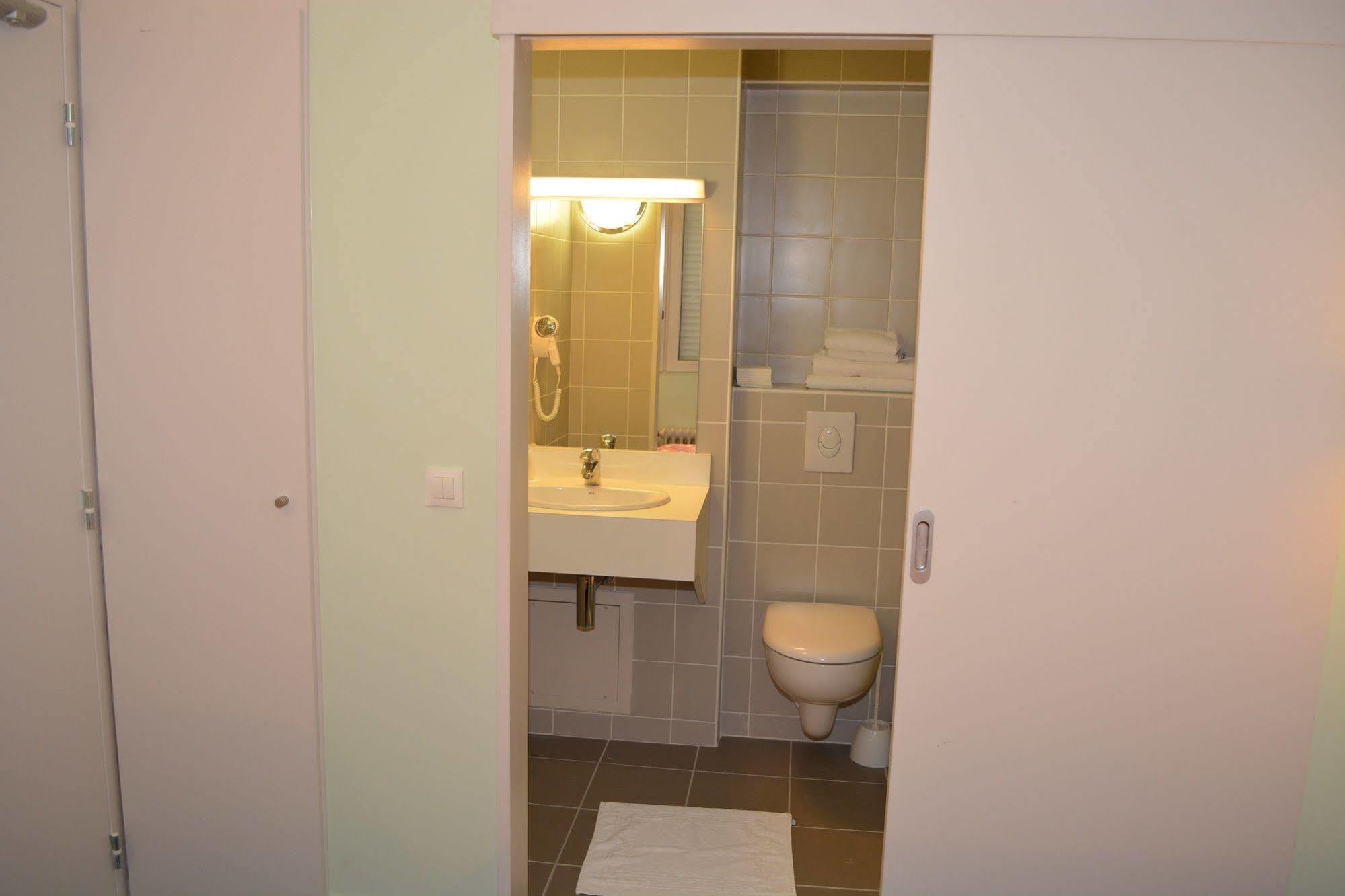 Hotel Le Lyon Bron Zewnętrze zdjęcie