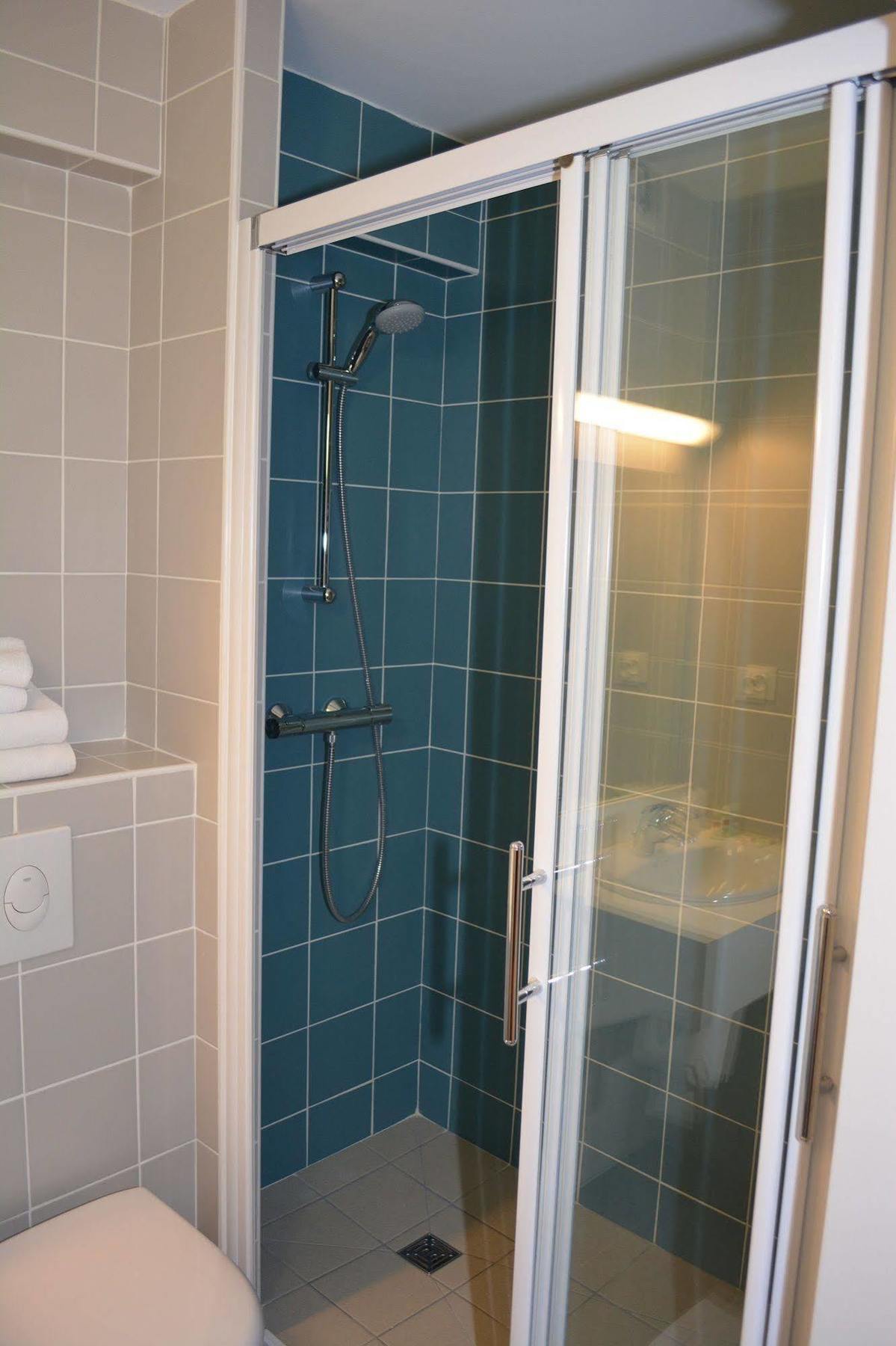 Hotel Le Lyon Bron Zewnętrze zdjęcie
